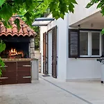 Petrinic - M By Guide Apartament Pula