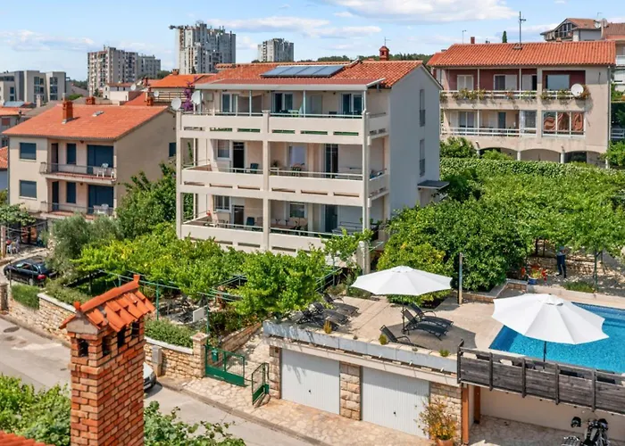 Petrinic - M By Guide Apartman Pula