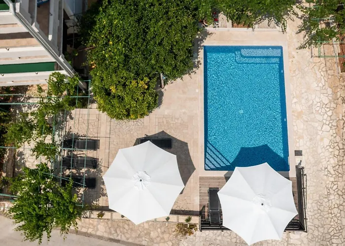 Petrinic - M By Guide Apartman Pula