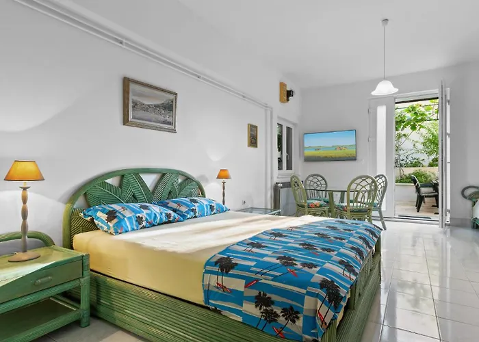 Petrinic - M By Guide Apartman Pula